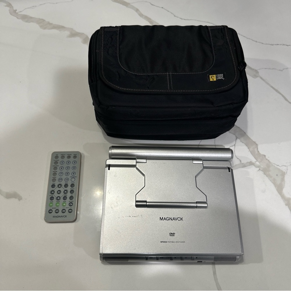 MAGNAVOX MPD850 Portable DVD Player 8.5" W/ remote & storage bag (See Descrip.)